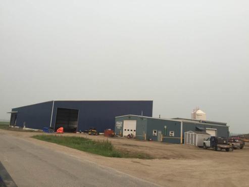 lean to building with steel wall panels